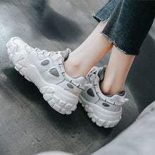Load image into Gallery viewer, Women's Retro Comfortable Sneaker Shoes - Abershoes